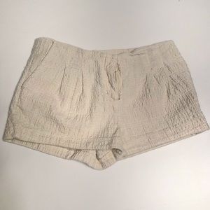 Textured off white H&M shorts